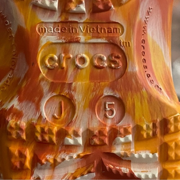 Crocs Classic Honey Nut Cheerios Clogs Junior 5 Womens 7 All-Terrain New In Box - Picture 7 of 7